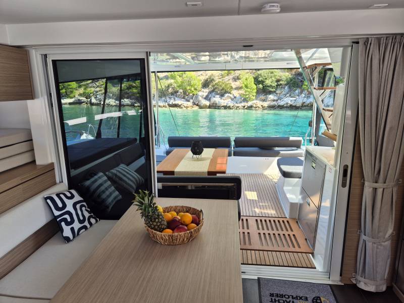 Lagoon 43 Stela