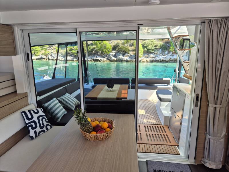 Lagoon 43 Stela