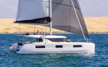 Lagoon 46, Aura
