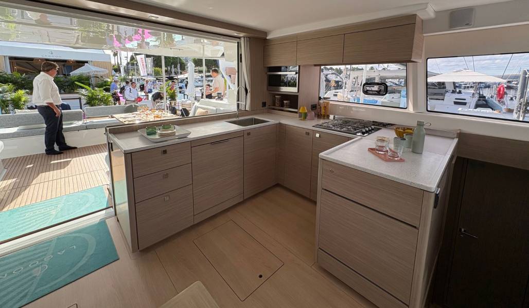 Lagoon 47 Nava