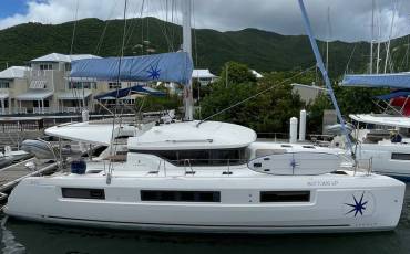 Lagoon 50, Bottoms up_X