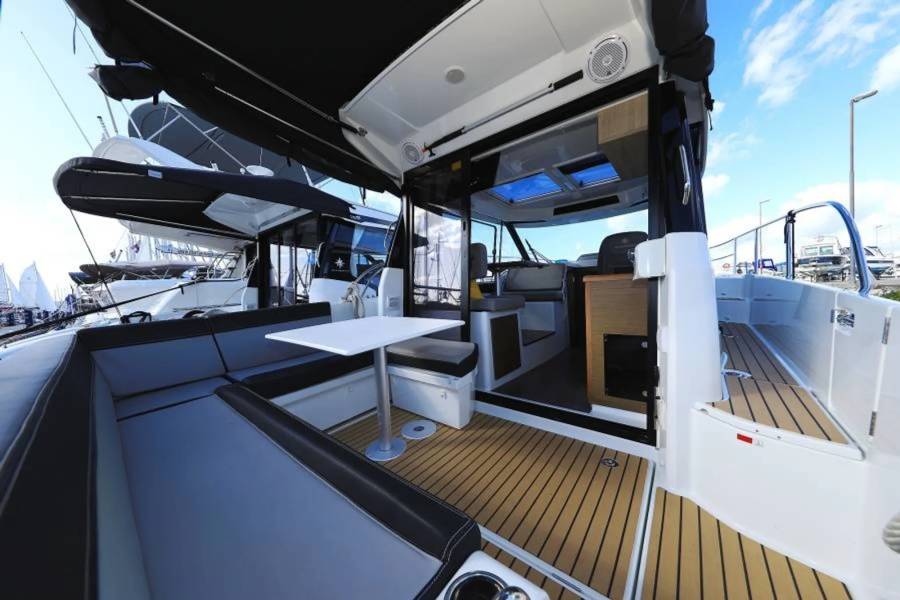 Merry Fisher 895 Time Out