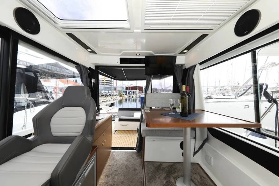 Merry Fisher 895 Time Out