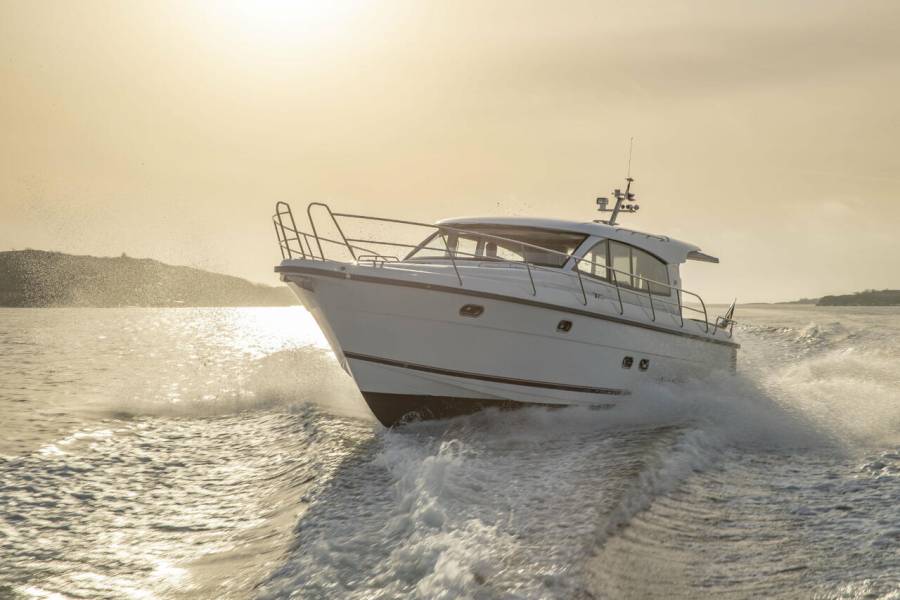 Nimbus 405 Coupe Ikar