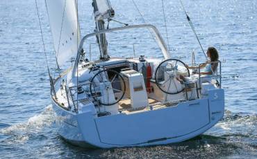 Oceanis 35, Hobbit