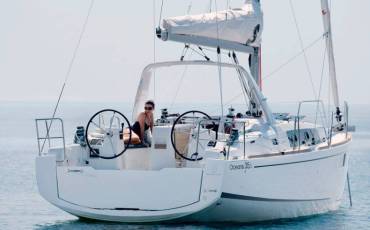 Oceanis 35.1, Basti