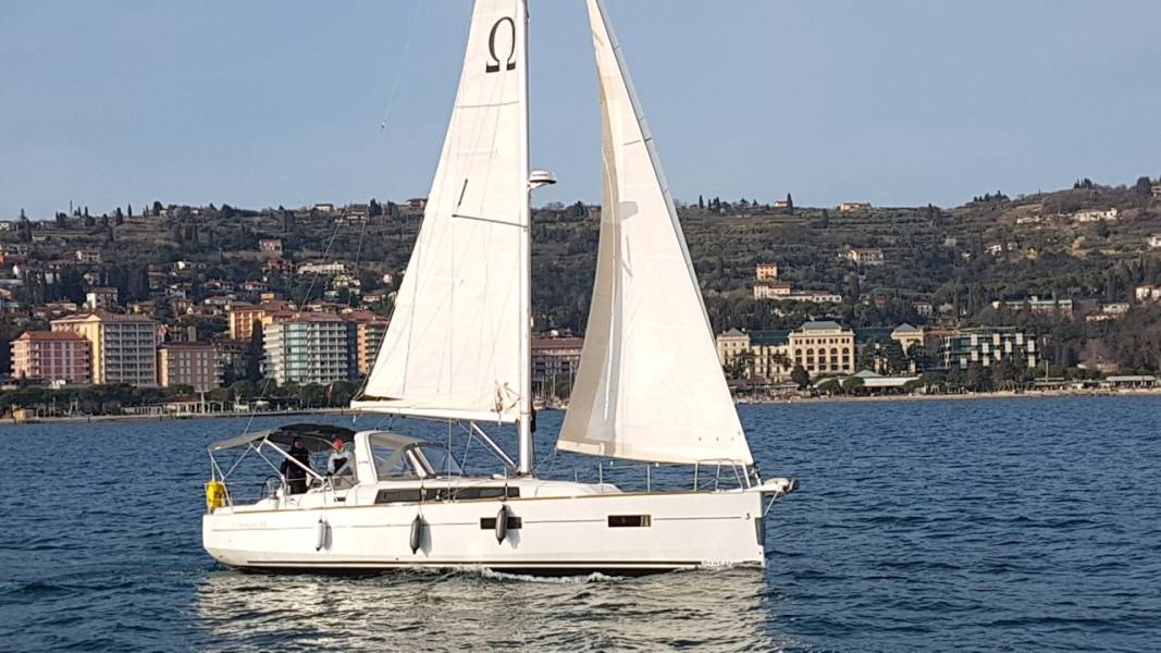 Oceanis 38 Omega