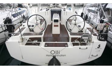 Oceanis 38, Olli