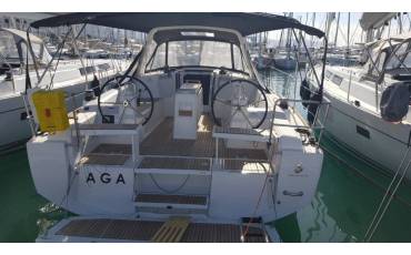 Oceanis 38.1, Aga