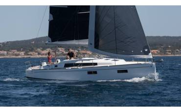 Oceanis 38.1, Maja