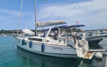 Oceanis 38.1, Illuminating