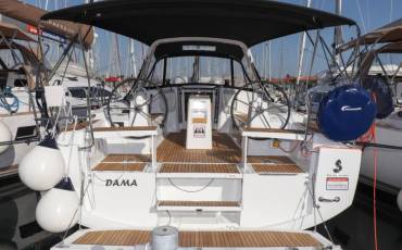 Oceanis 38.1, Dama