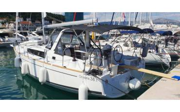 Oceanis 38.1, Bellona