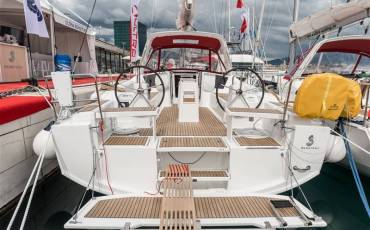 Oceanis 38.1, Majano