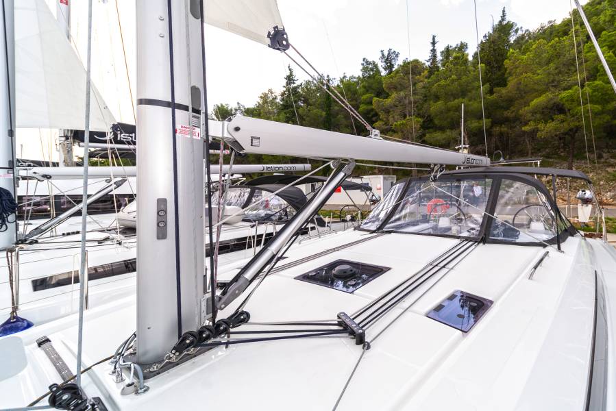 Oceanis 40.1 First Touch