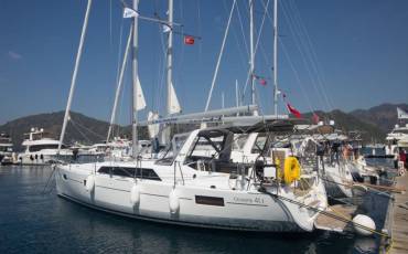Oceanis 41.1, Friends