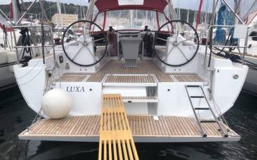 Oceanis 41.1, Luxa