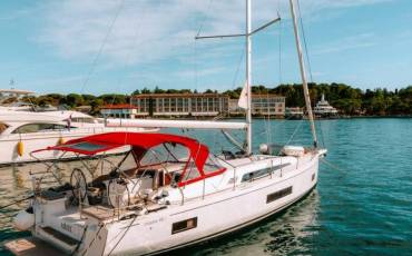 Oceanis 46.1, Ariel