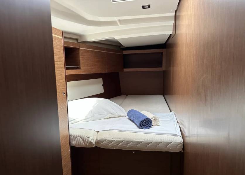 Oceanis 46.1 Blue sky