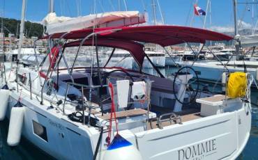 Oceanis 46.1, Dommie