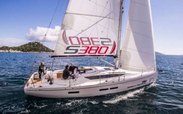 Salona 380, Navis Celere