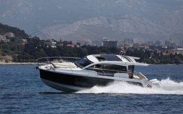 Sealine C335V Stormi