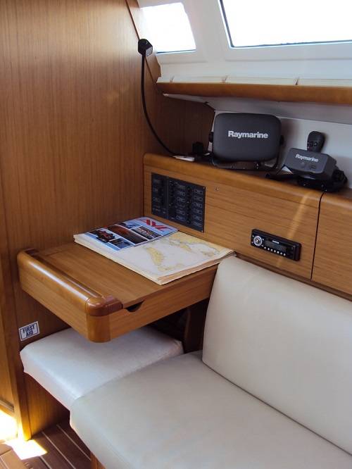 Sun Odyssey 30i Espresso 1