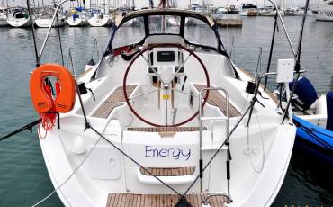 Sun Odyssey 33i, Energy