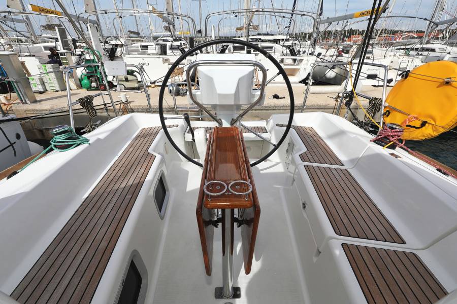 Sun Odyssey 33i Cosma