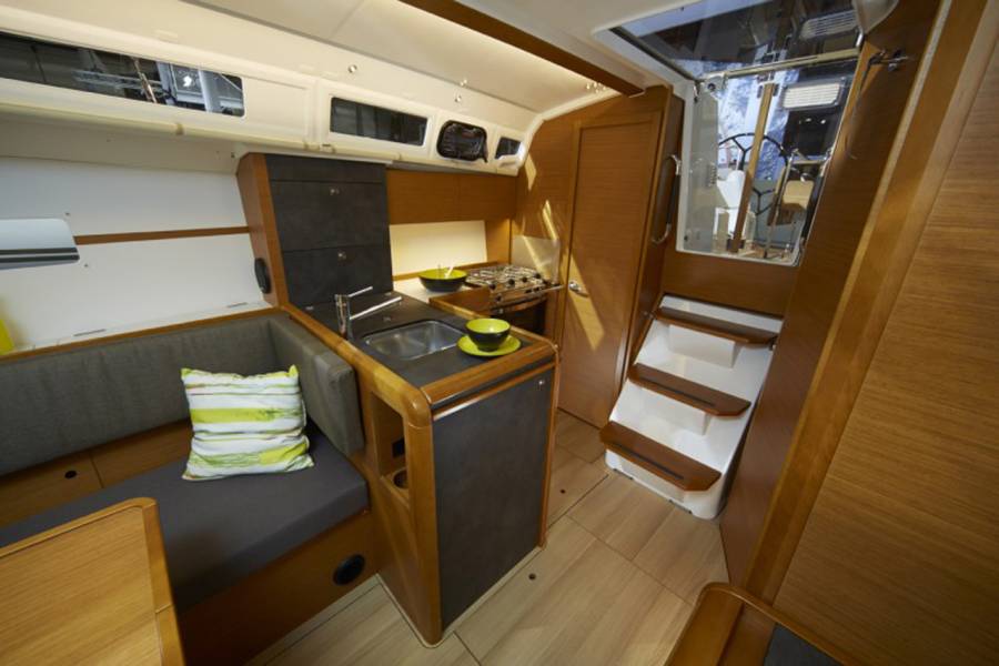 Sun Odyssey 349 Glasswing