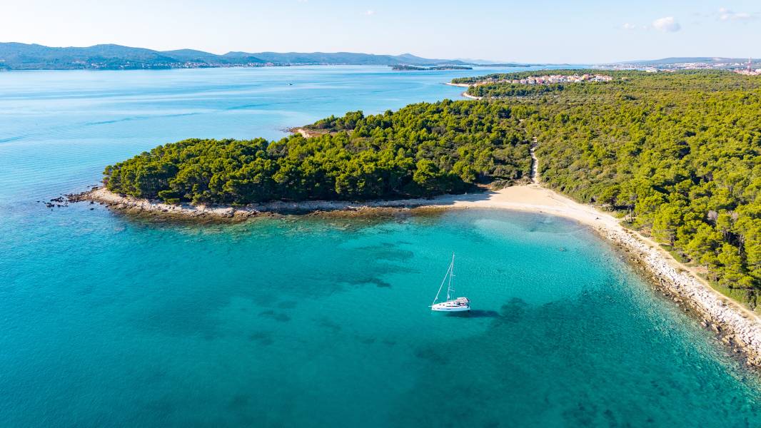 Sun Odyssey 380 Nala