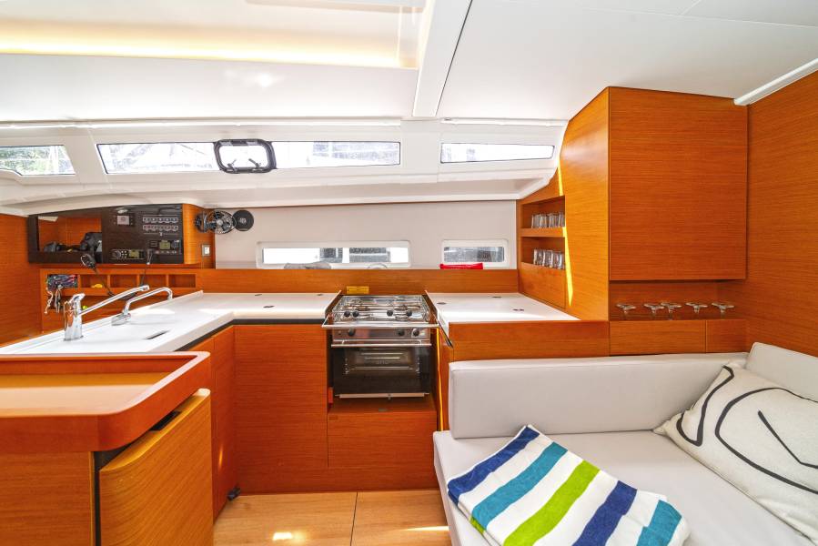 Sun Odyssey 410 First Date