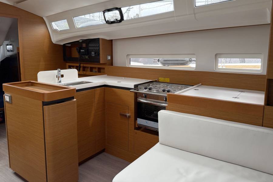 Sun Odyssey 410 Maral
