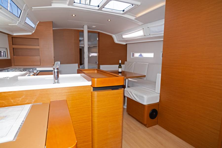 Sun Odyssey 410 Lowe