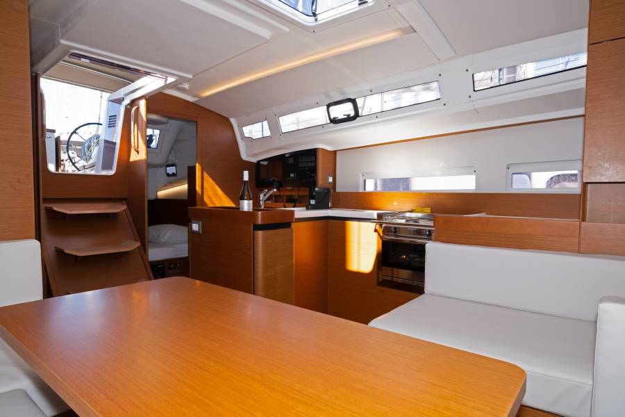Sun Odyssey 410 Lowe