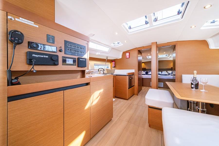 Sun Odyssey 490 Geri