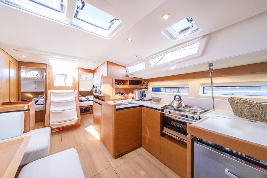 Sun Odyssey 490 Geri