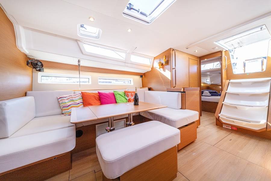 Sun Odyssey 490 Geri