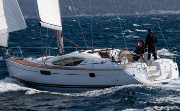 Sun Odyssey 50 DS, Forus
