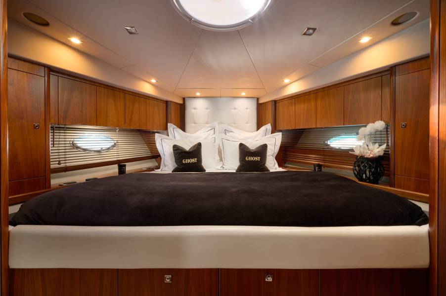 Sunseeker Predator 72 Ghost